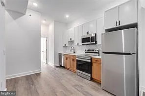 Building Photo - 927 N 42nd St #3
