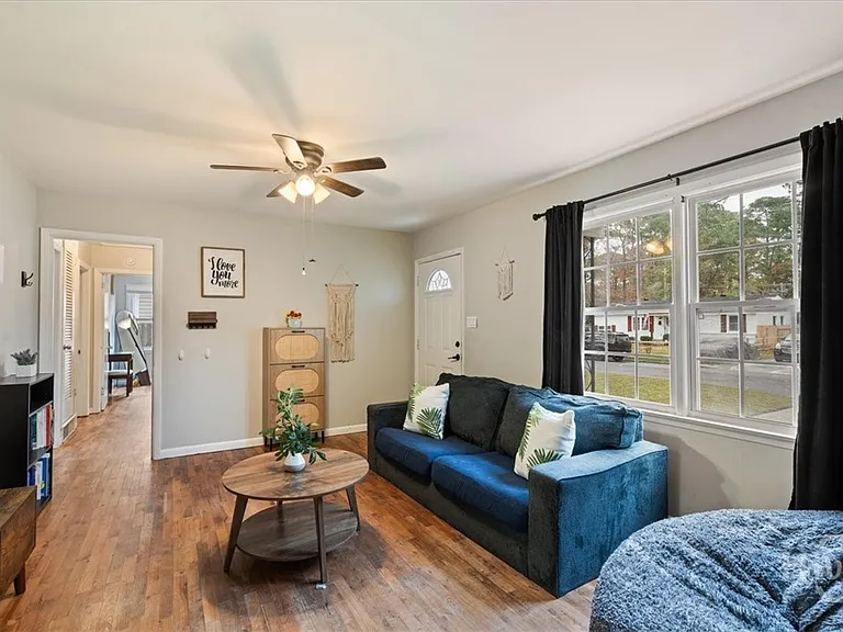 325 Manor Dr — Photo 4