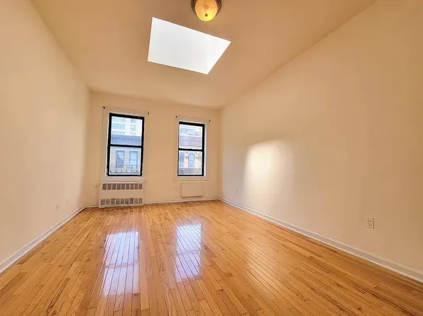 515 East 81st Street image 1 of 9