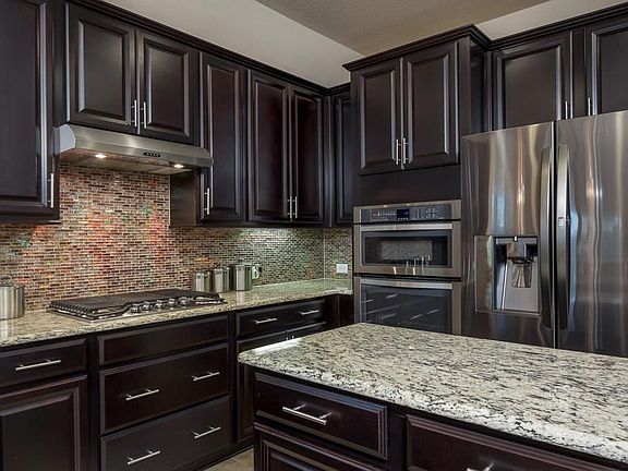 5th image of 700 Kinghaven Dr