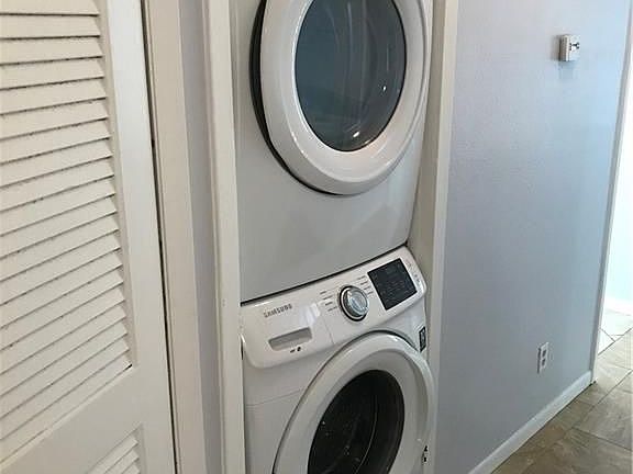 3rd image of 715 W 22nd 1/2 St APT 101
