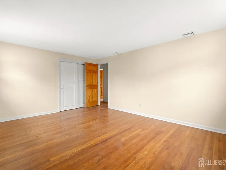 762 Valley St #762 — Photo 15