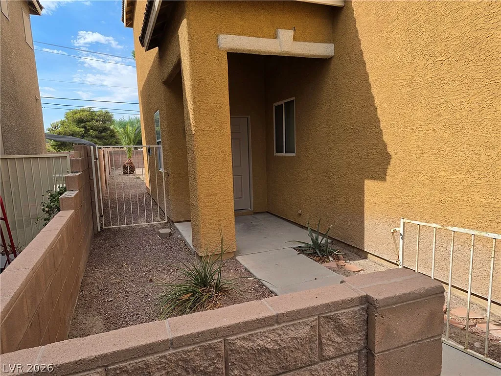 3 bed, 2.5 bath, 1754 sqft, $1,875 — Photo 3