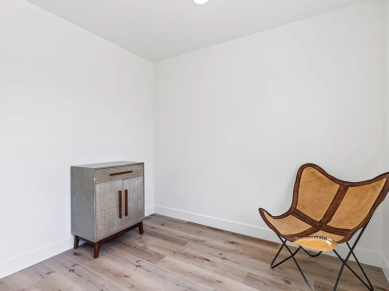 172 N 400 W — Photo 15