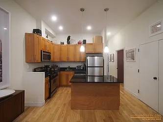 Rented by aptsandlofts.com