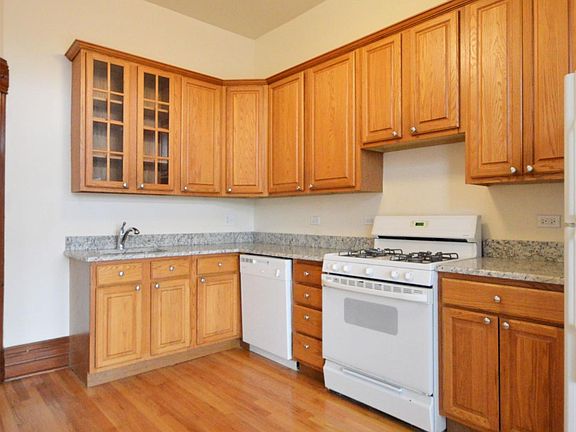 2nd image of 2058 N Clybourn Ave #3