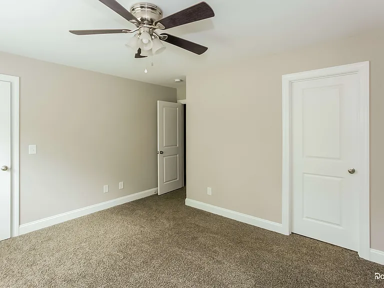 1105 Rosewood Ave — Photo 12