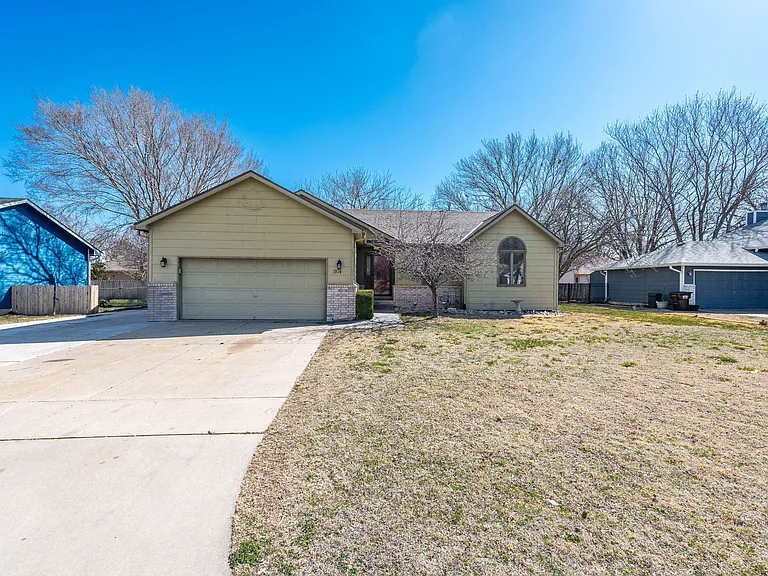 1814 N Redbarn Ln — Photo 1