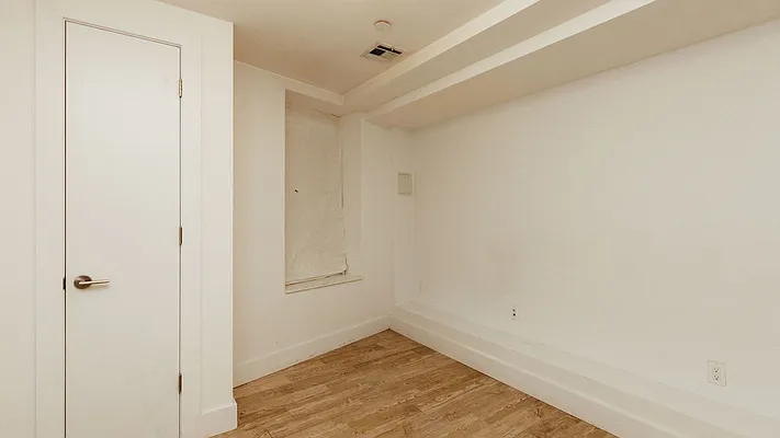 Rented by Nooklyn NYC LLC | media 32