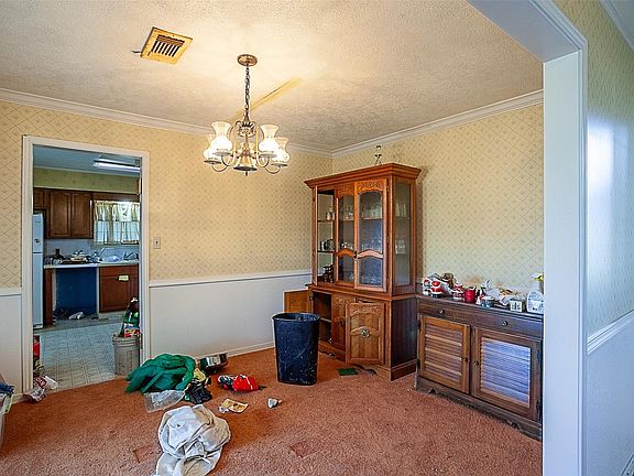 5th image of 2330 Lavender St