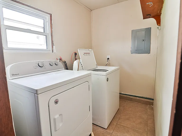 1930 Sara Lee Ave — Photo 29