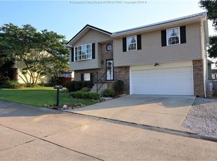 141 Berry Hills Dr, Winfield, WV 25213