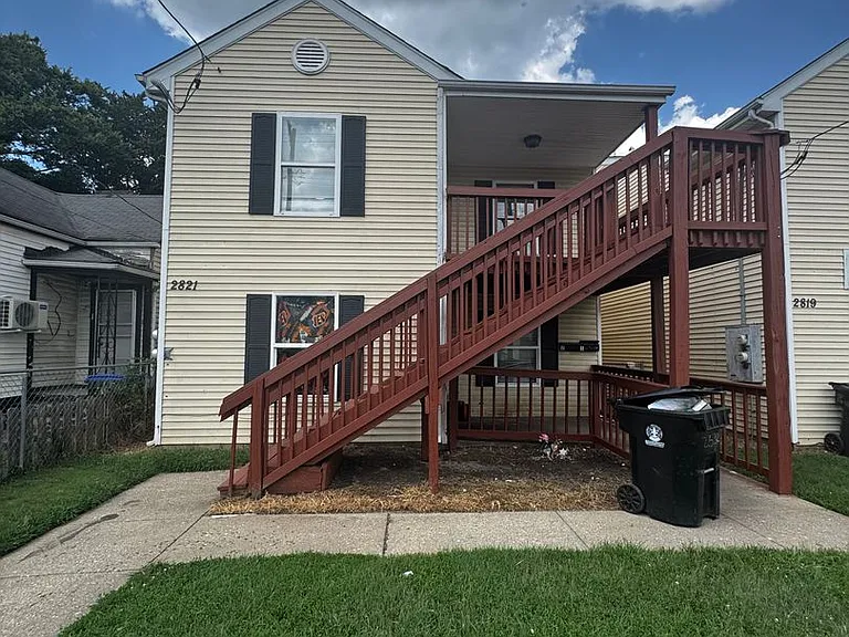 2821 Greenwood Ave — Photo 1