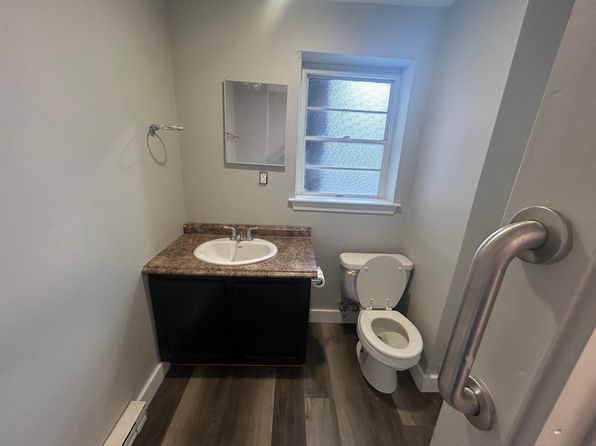 27 Main St #205