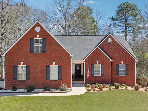 509 Plantation Creek Dr, Loganville, GA 30052
