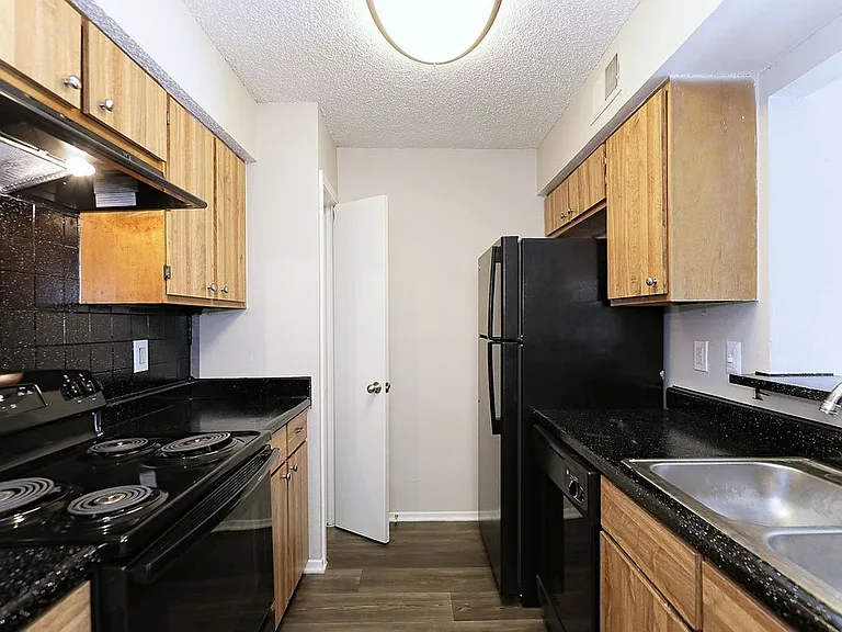 City Summit Apartments — Photo 95