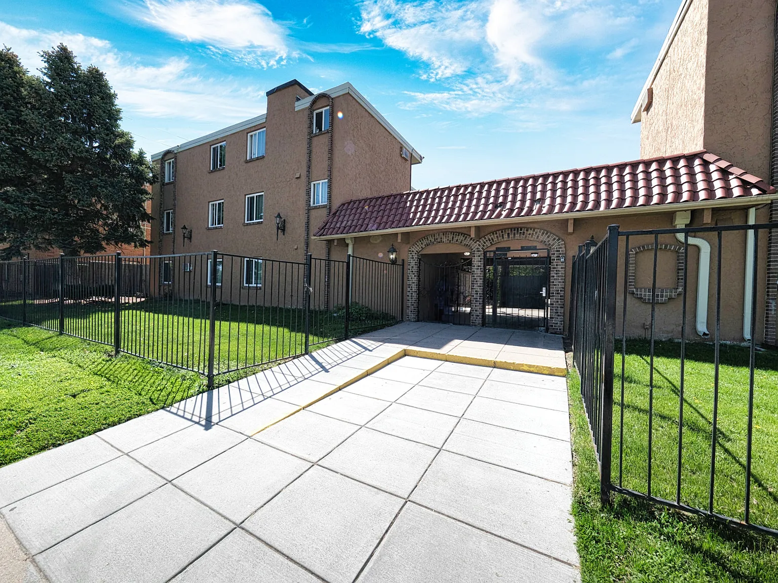 Casa Serena Apartments — Photo 3