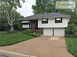 3809 NE Woods Ct, Lees Summit, MO 64064