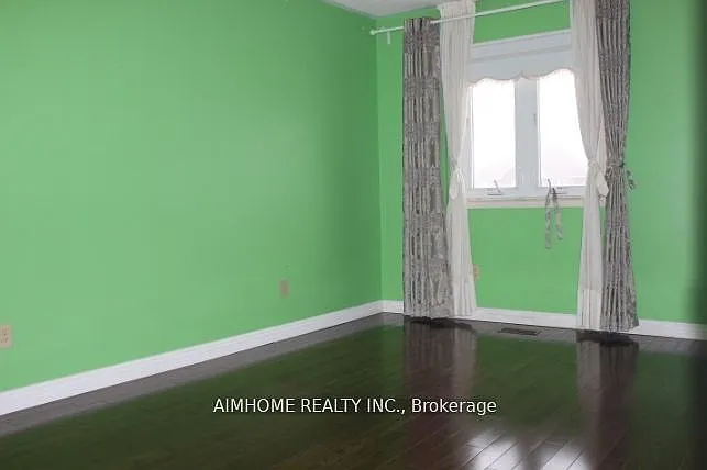 137 Irenemount Cres #UPPER — Photo 14