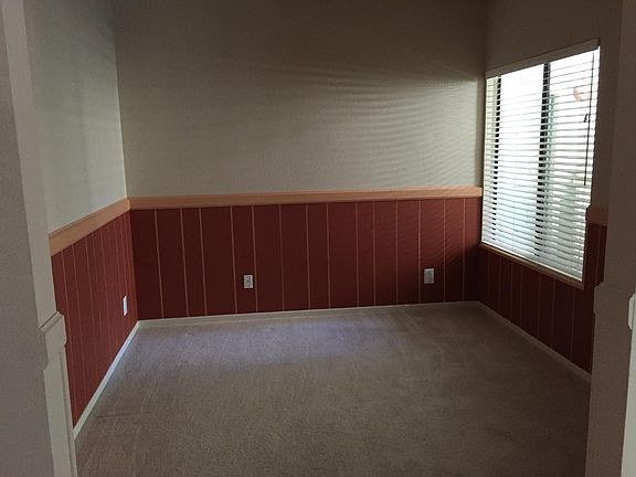 bonus room (perfect for office)