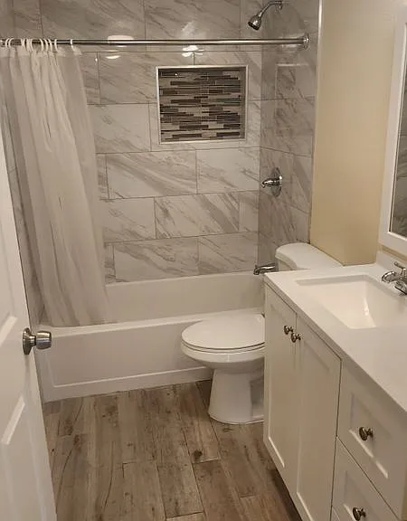 1043 W 107th St #1 — Photo 1
