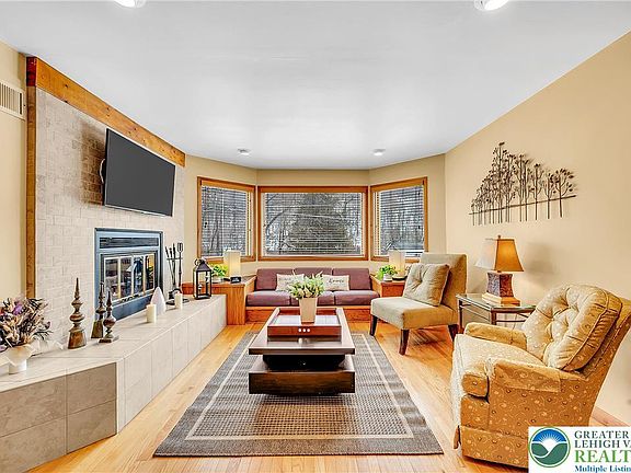 3rd image of 312 Hollow Rd Unit 36