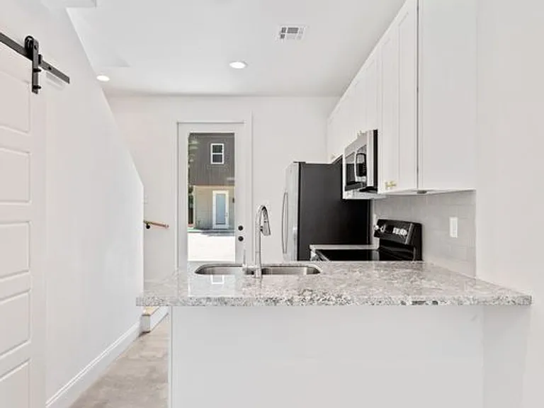 305 Ella St #3 — Photo 7