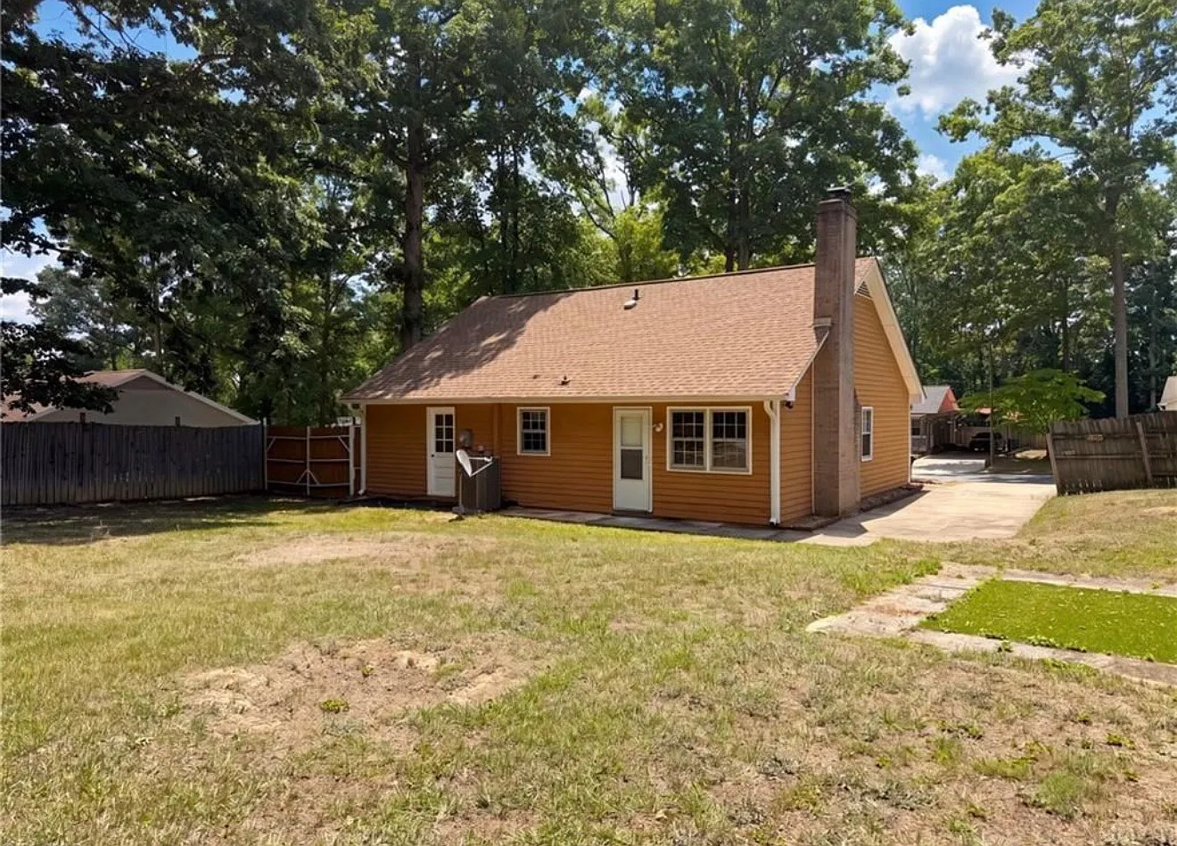 3 bed, 1.5 bath, 1143 sqft, $1,750 — Photo 2