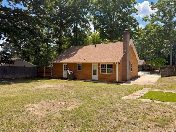 4708 Chaucer Dr, Greensboro, NC 27407