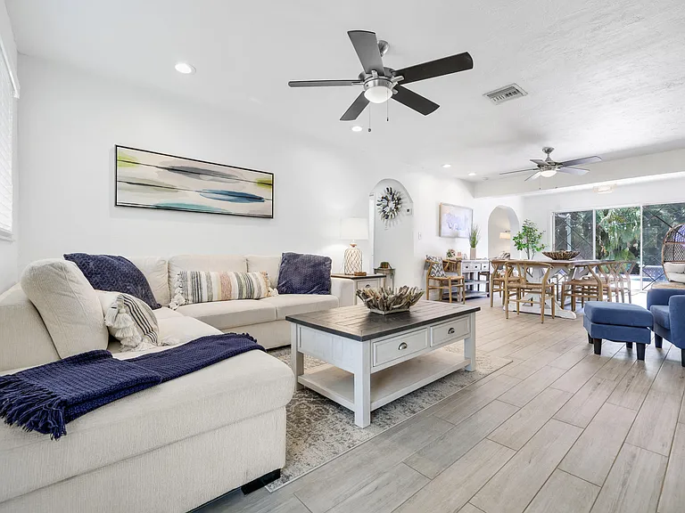 342 SW 14th St — Photo 4
