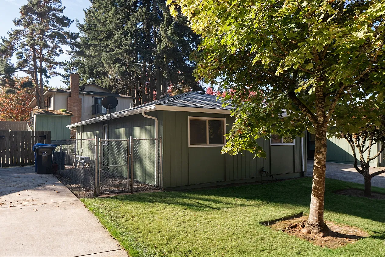 2 bed, 1000 sqft, $1,975 — Photo 4