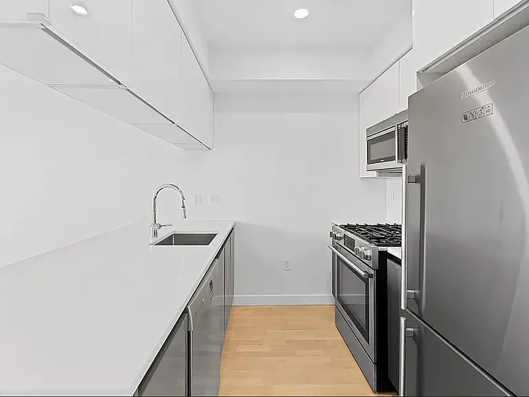 2600 7th Ave #5J — Photo 3