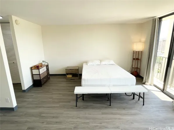 1561 Pensacola St APT 803, Honolulu, HI 96822