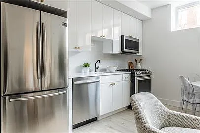 1415 Oak St NW #T2 — Photo 9