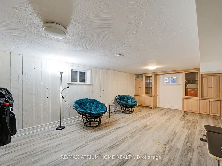 8 Patrick Blvd — Photo 28
