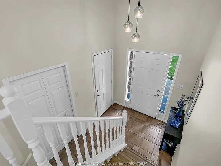 965 Banwell Rd — Photo 19