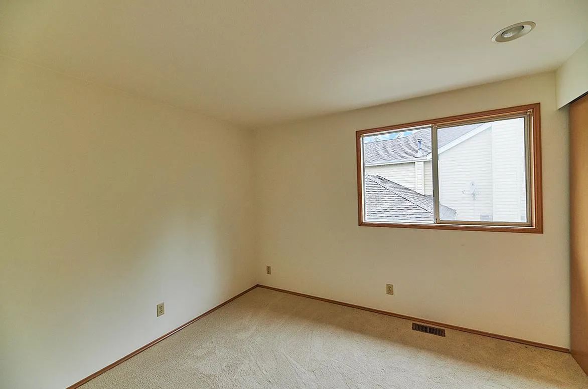 4 bed, 2040 sqft, $3,950 — Photo 2
