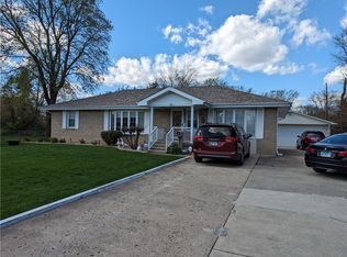 1222 W Pershing Rd, Decatur, IL 62526