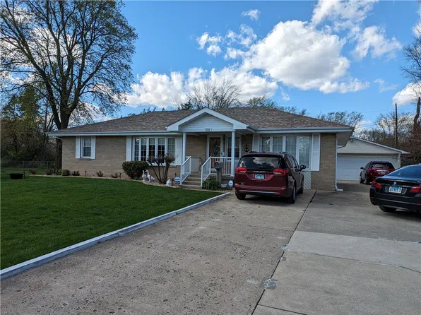1222 W Pershing Rd, Decatur, IL 62526