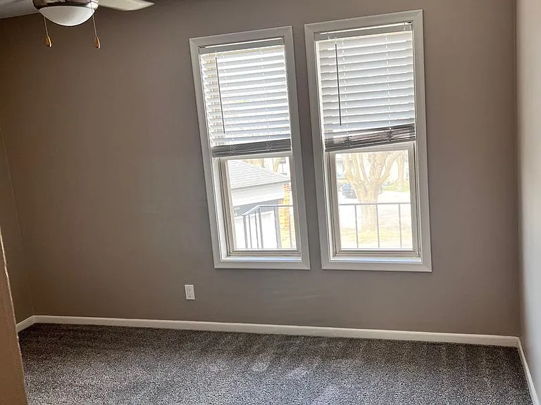 Bristol Square Apartments — Photo 113