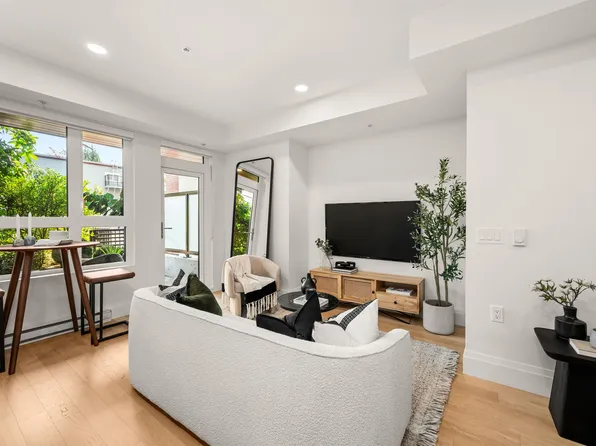 2550 Garden Dr #106, Vancouver, BC V5N 4X6