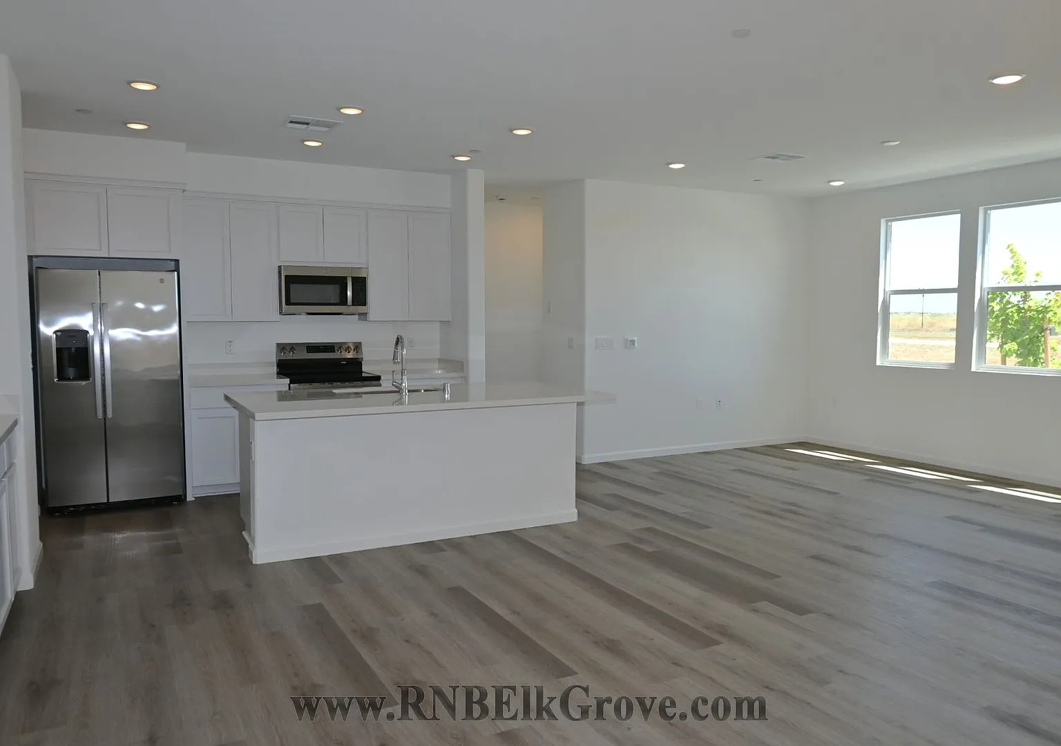 Beautiful New Build Home in Elk Grove!- Resident Benefit Package Property — Photo 4