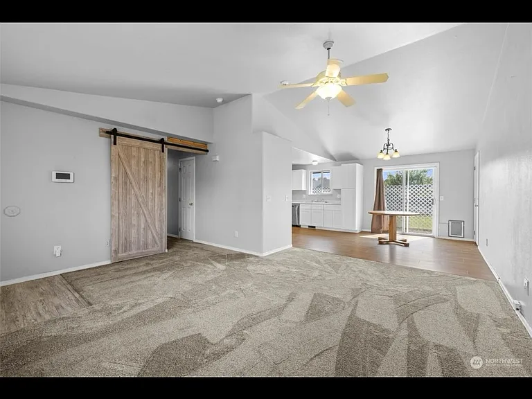1118 E Saint Helens Dr — Photo 3