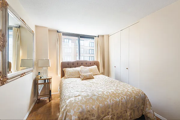 Sold by Triplemint | media 11