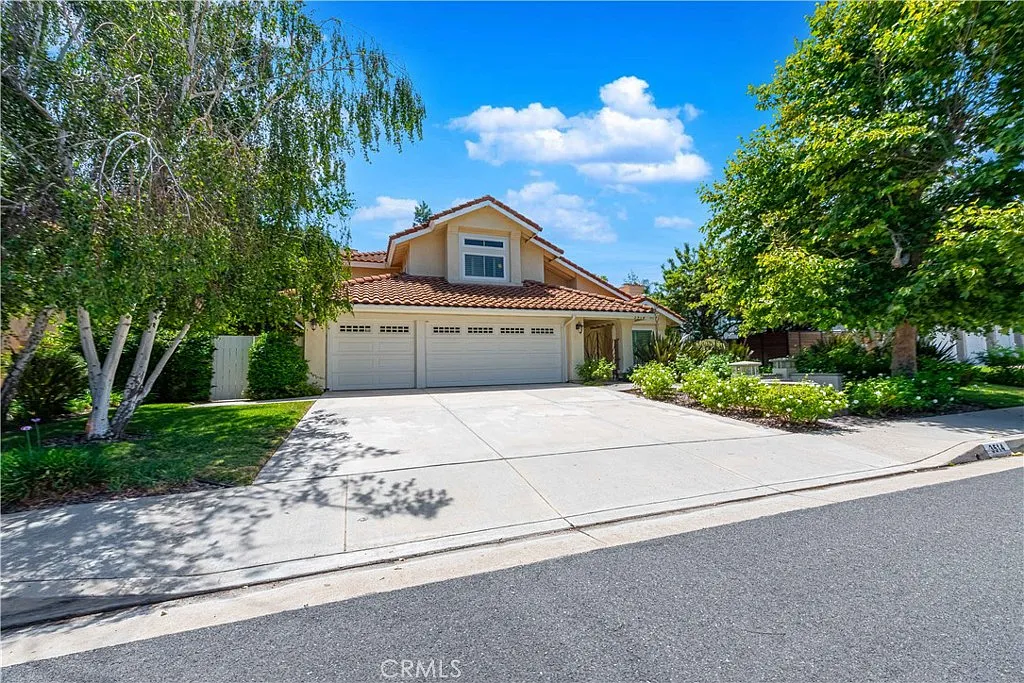 4 bed, 2798 sqft, $8,400 — Photo 1