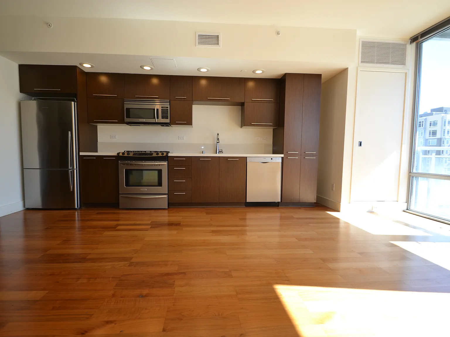 1 bed, 603 sqft, $2,322 — Photo 1