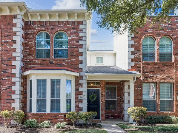 262 Legends Dr, Lewisville, TX 75057