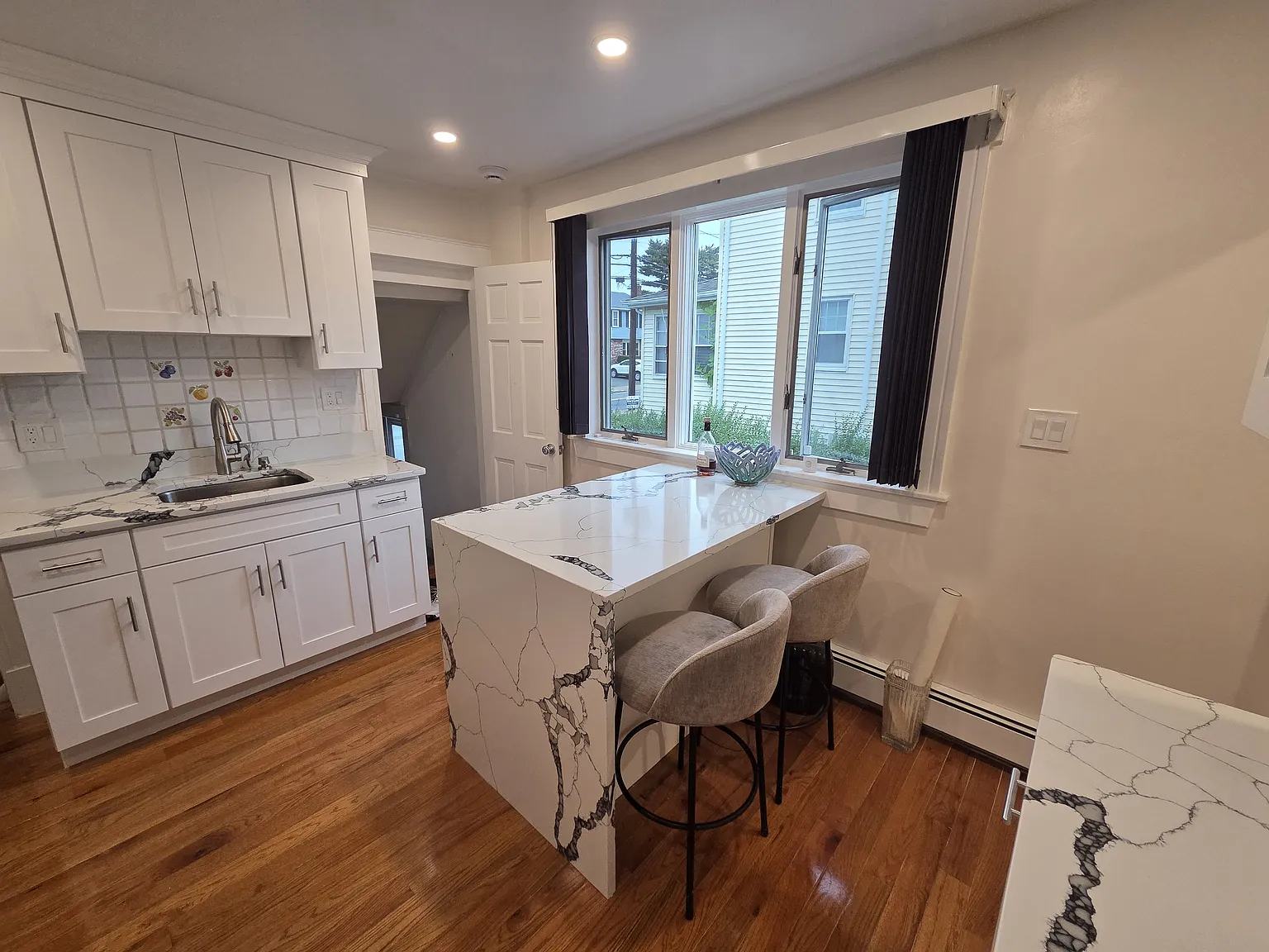3 bed, 2.5 bath, 1447 sqft, $3,600 — Photo 4