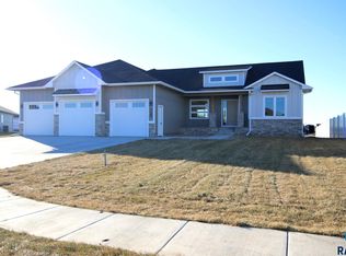 725 S Quartzite Cir, Tea, SD 57064