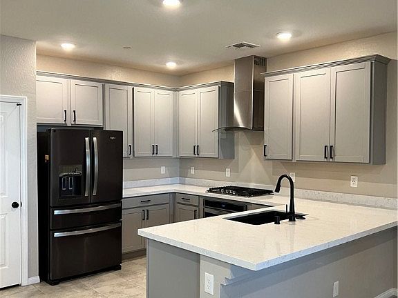 5th image of 530 Sonoma Range St #0